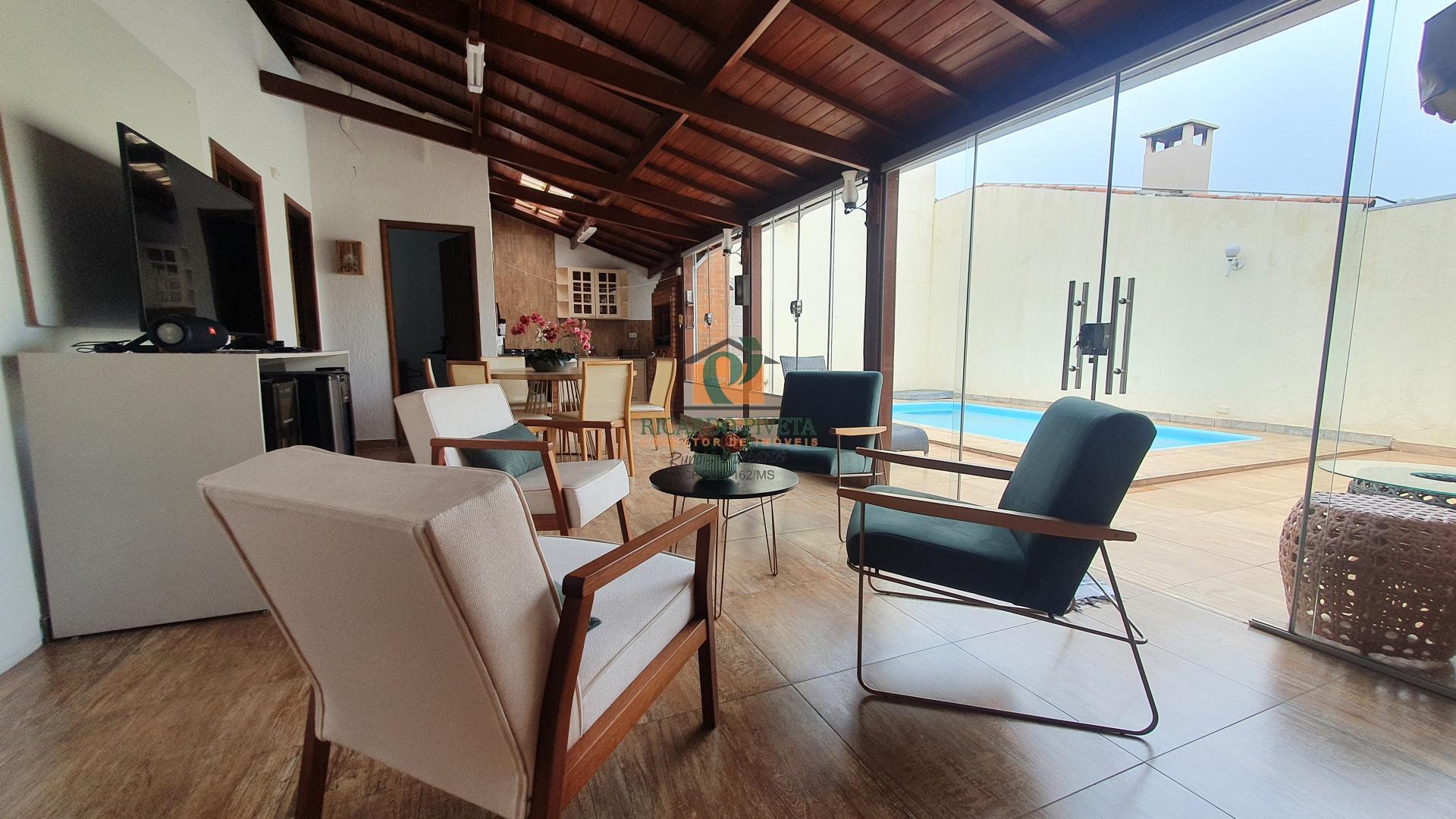 Casa à venda com 4 quartos, 210m² - Foto 1