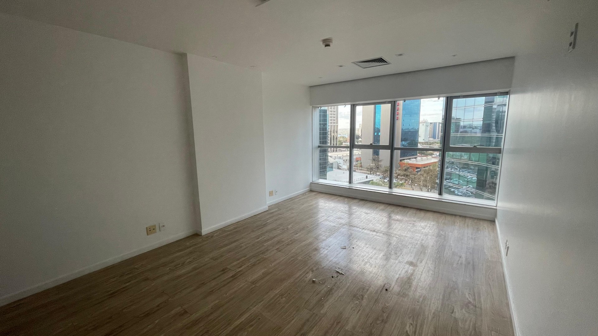 OPORTUNIDADE! SALA FUSION À VENDA, UM AMBIENTE PERFEITO PARA A SUA EMPRESA.