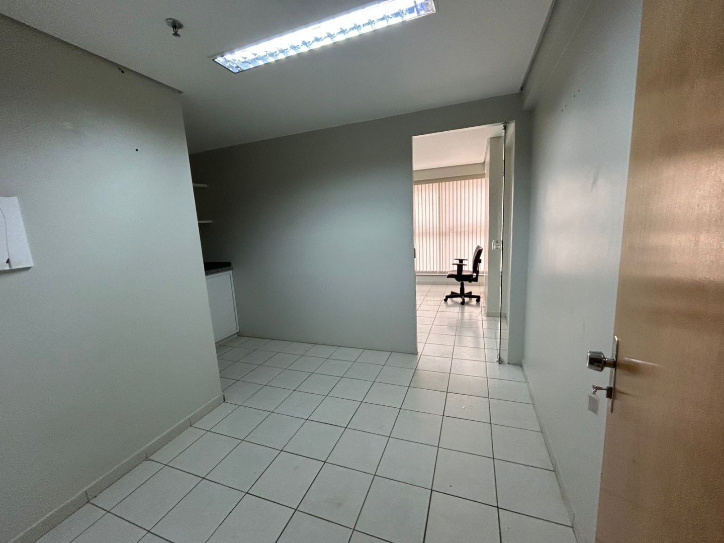 Vendo excelente sala, 27m2, com divisória de vidro, Asa Sul, Setor de Autarquias Asa Sul - DF
